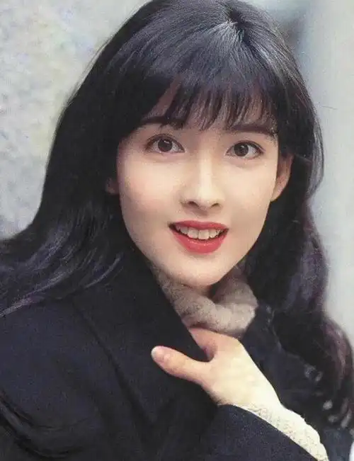 周慧敏年轻时候的素颜照到底有多美看了就知道了