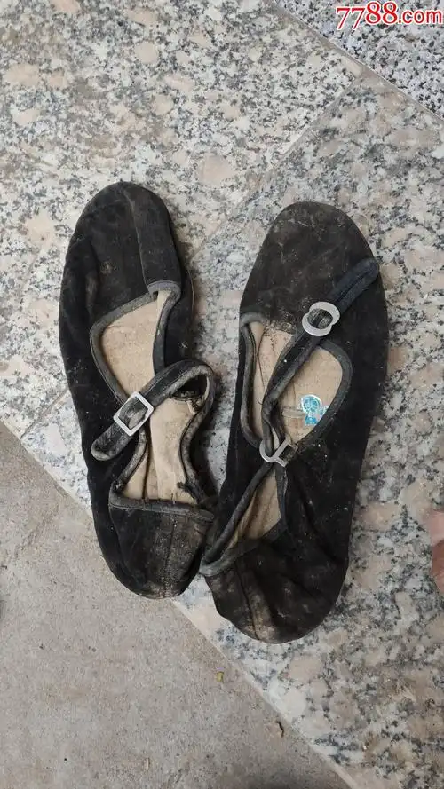 男女鞋帽旧鞋收藏女士一带布鞋一双橡胶底作黑色