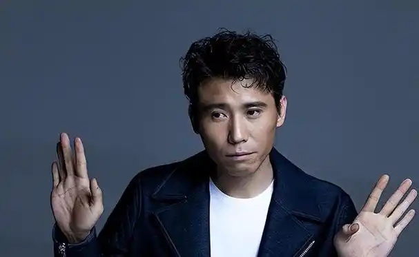 李乃文的演艺生涯可谓是"杀"疯了,充满了笑料和故事.