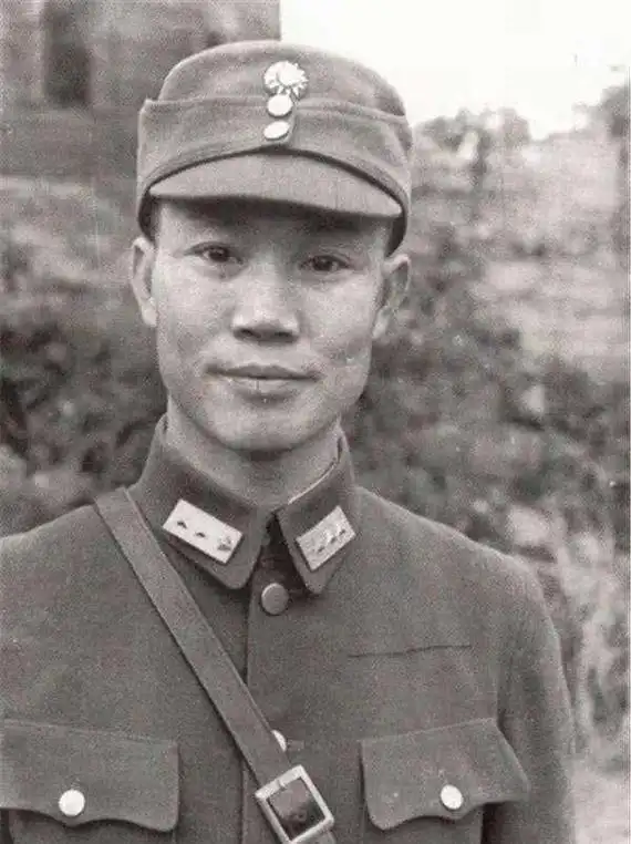 淞沪会战人事混乱,将领集体吐槽,张治中怒怼:委员长究竟怎样?