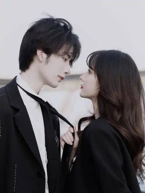 情侣写真🖤青春疼痛文学小说的男女主有脸了