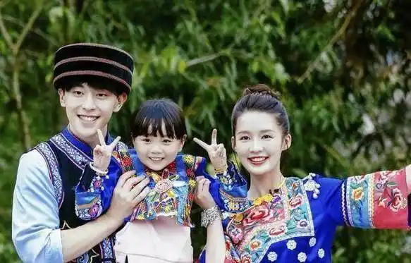 而且近日,邓伦在某采访时自曝想要结婚生娃了,还说李沁让他