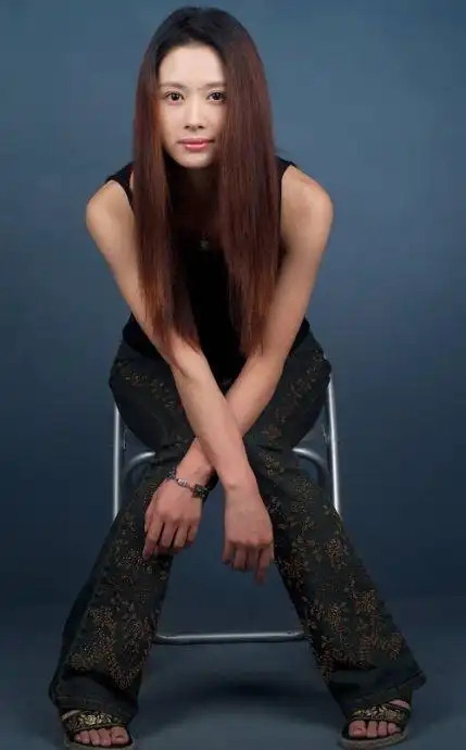 资料图片演员邓英精彩写真7