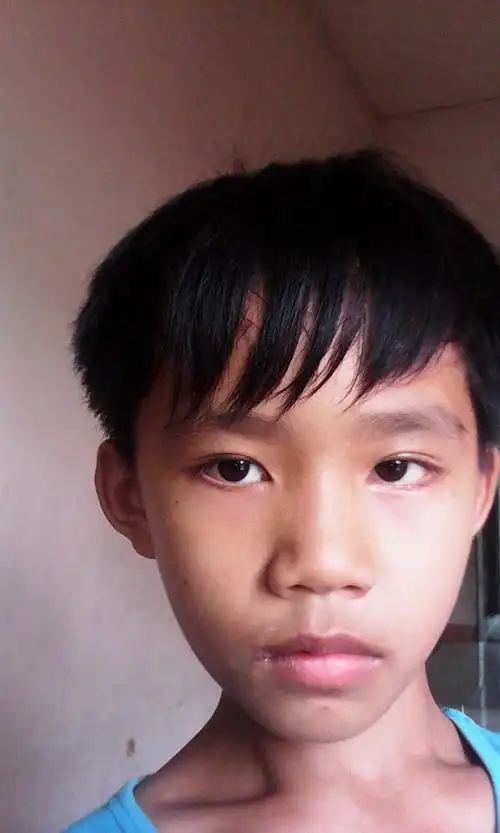 (发图) 10 2010-08-12 这张照片上的男孩剪什么发型帅,注意他是学生 1