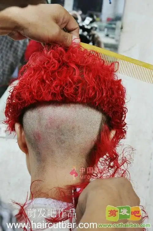 去路边理发摊剃光头剪发吧12011