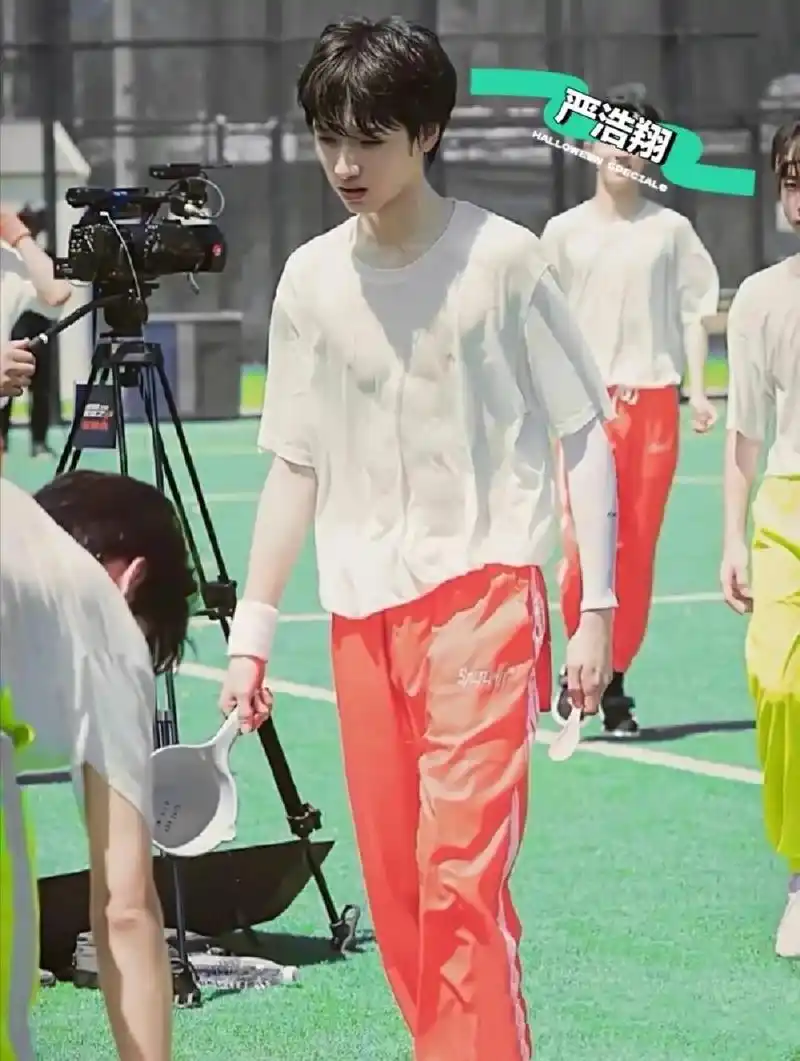 时代少年团全员腹肌!快来看啊!