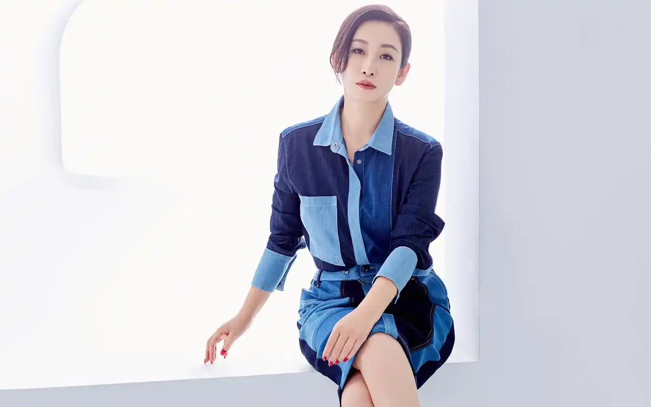 秦海璐性感优雅写真桌面壁纸