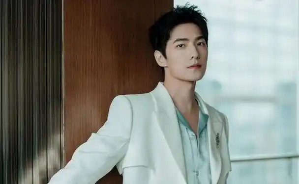 林一不仅是在韩国人气高,他的海外人气几乎是位列中国男明星前列的.