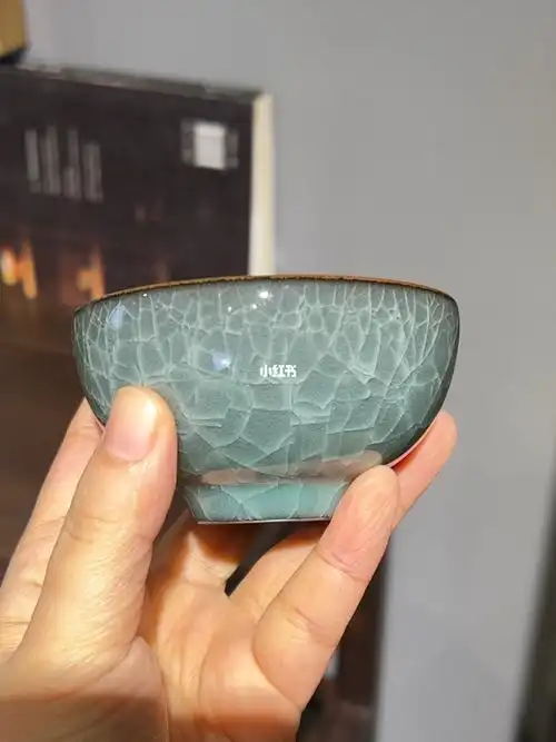 冰裂纹瓷器是汉族传统名瓷.