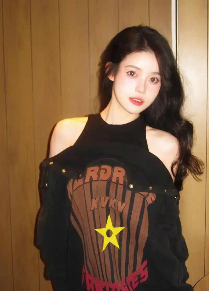 分享照片 #美丽坏女人 #腼腆 信就信 不信就不信 微信是 - 抖音