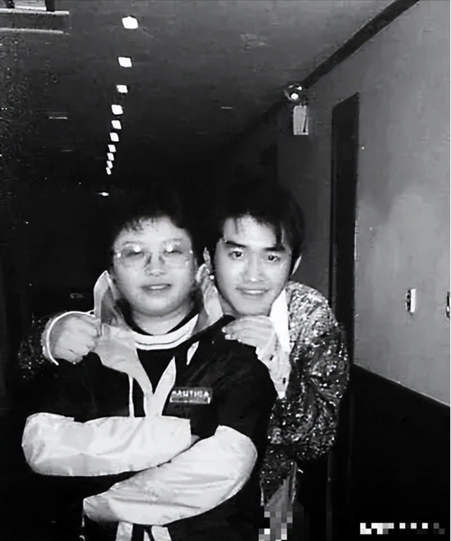 在韩红的生涯中,曾与三位男子有过交集.