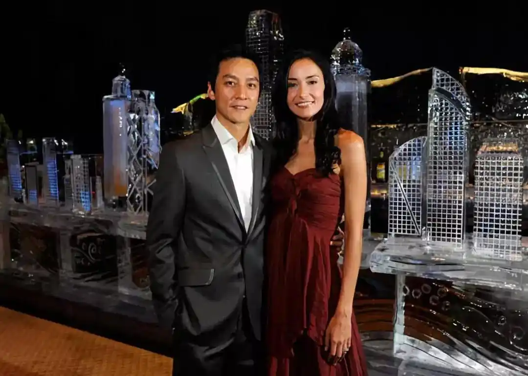 吴彦祖晒老婆被群嘲真正的爱情是人前爱你人后如一