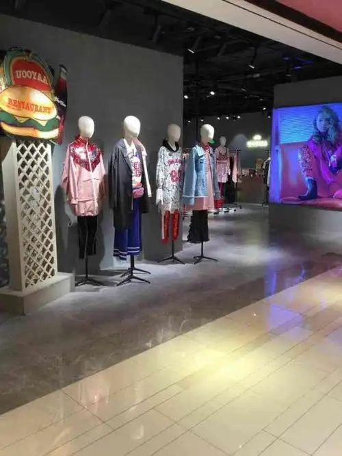 乌丫女装-"很喜欢这个设计师品牌,每季都会买几件,只.