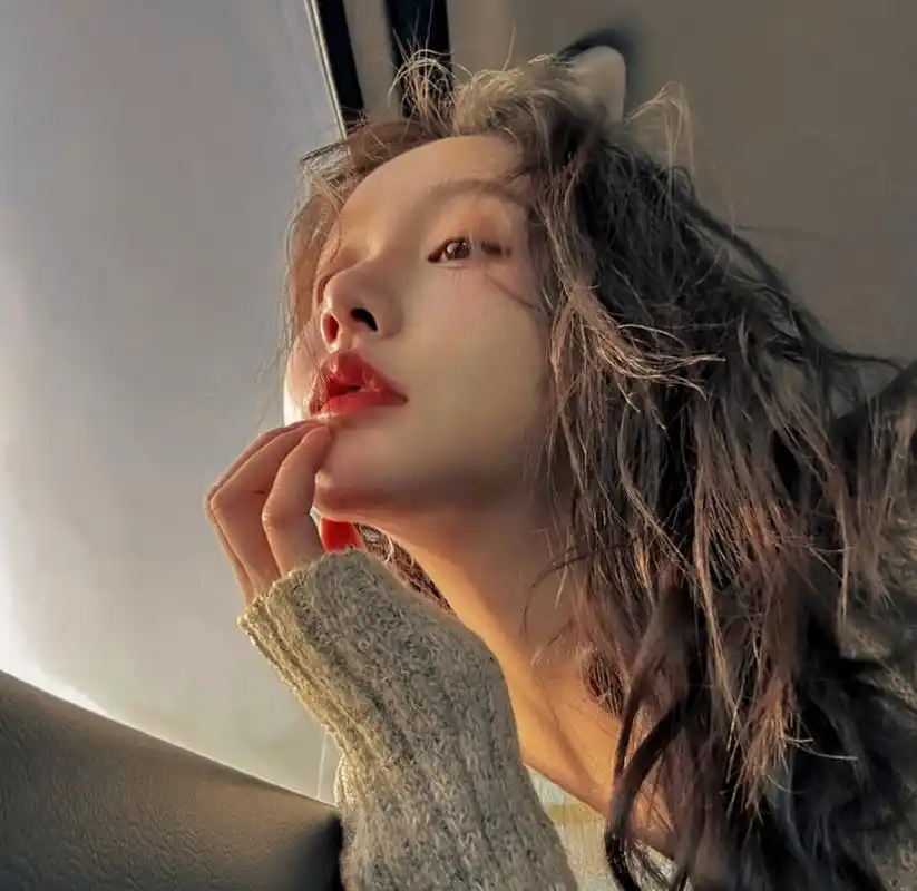 清纯甜美,娇嗔欲滴的#姜贞羽# 容颜秀美,可爱迷人,少女感十足.