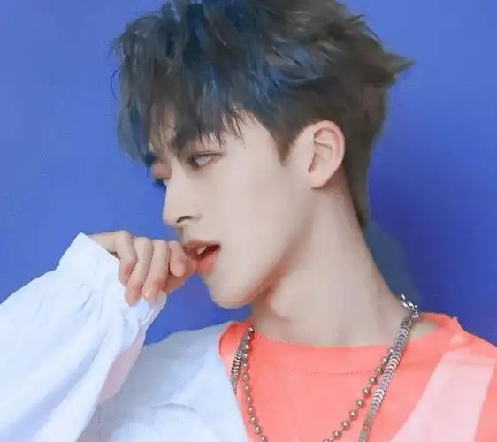 何洛洛自出道以来,只拍过一部电视剧,演戏经验少得可怜,演技也备受