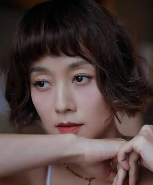 发型对气质影响多大?看马伊琍就知道,长发像大妈,短发更有韵味