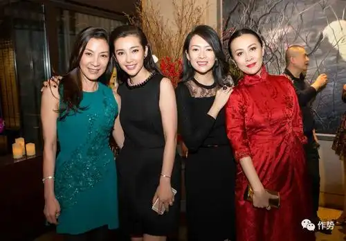 作势:女明星合影卡c位是有多重要?