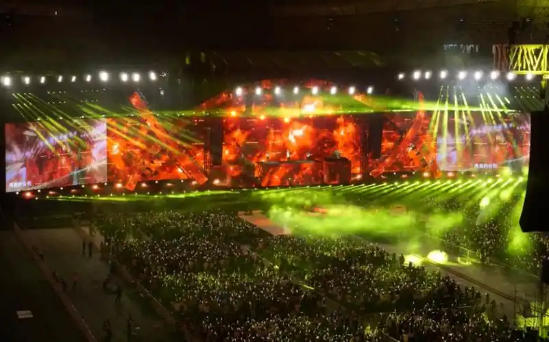 五月天北京鸟巢演唱会 《恋爱ing》全场大合唱 4k视频