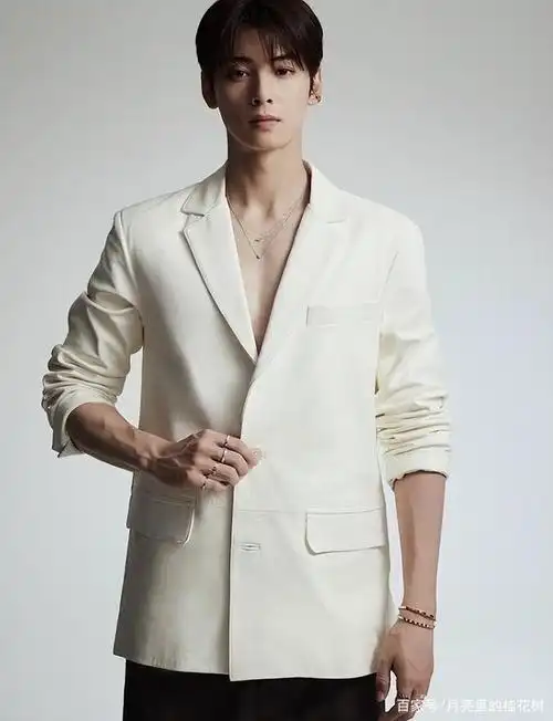 车银优8月刊珠宝画报,黑白3款造型魅力十足,你喜欢哪一款?