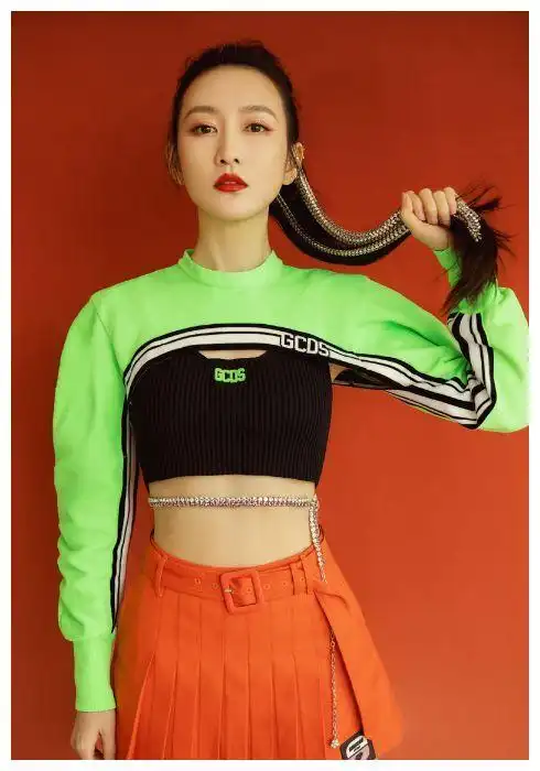 王鸥性感露脐装