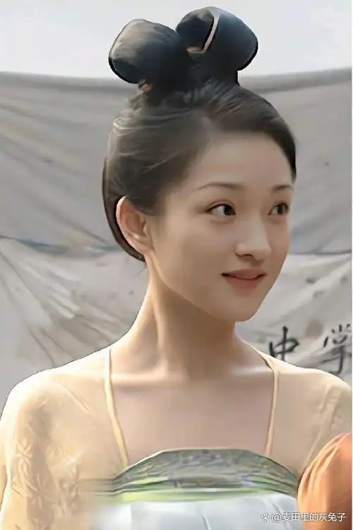 周迅当时26岁,演16岁的太平公主毫无违和之处,一颦一笑都是灵动,是我