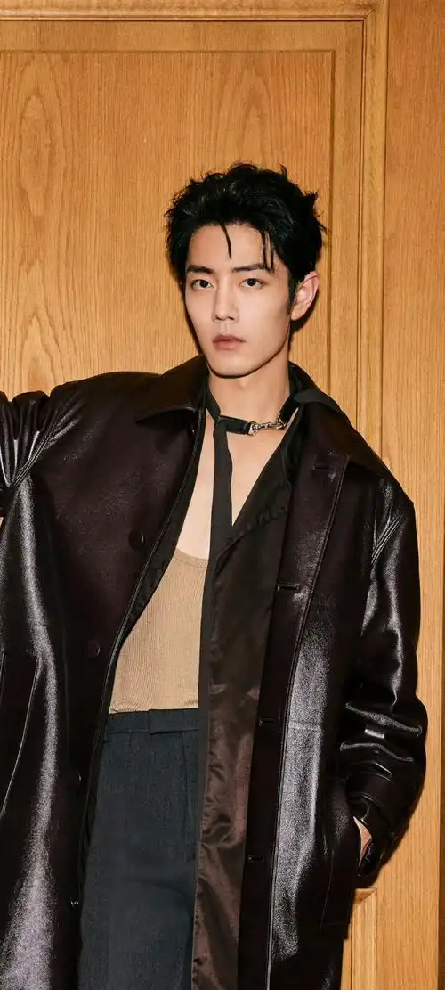 肖战晒米兰明信片##肖战看秀look##gucci大秀