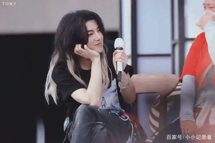 华晨宇2021火星演唱会这是美神降临人间吧