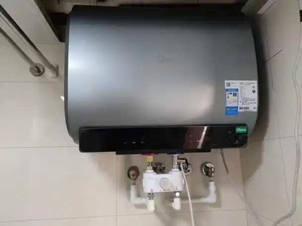 美的电热水器的质量还是很不错的,有着良好的口碑.