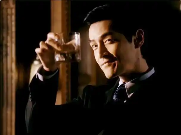 一部《繁花》,揭开了"爷叔"游本昌圈内的地位,难怪被封杀两次