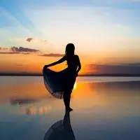 黄昏海边背影头像女【点击鼠标右键下载】