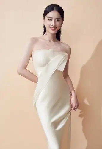 37岁黄圣依依旧清纯甜美性感火辣优雅气质太迷人