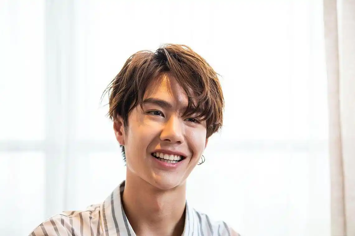 王一博的学历 王一博,一位高中学历的全能艺人,凭借自己的不懈努力