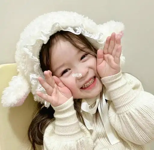 求一张头像小女孩伸懒腰720的头像