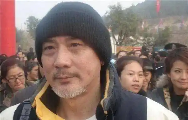 一生风流70岁香港知名武打男星近照曝光小儿子今年才10岁