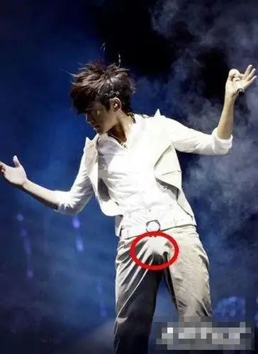 那些明星最想删掉的激情照:看得人脸红心跳