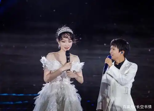 太想红!批评周深和萨顶顶还庆祝自己上热搜,连王思聪都没放过