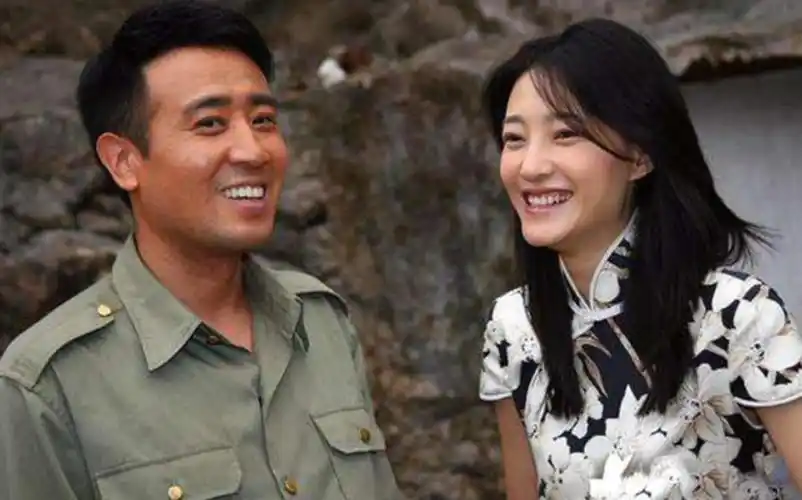 回顾演员于和伟我这辈子最正确的决定就是娶了一个平凡的妻子