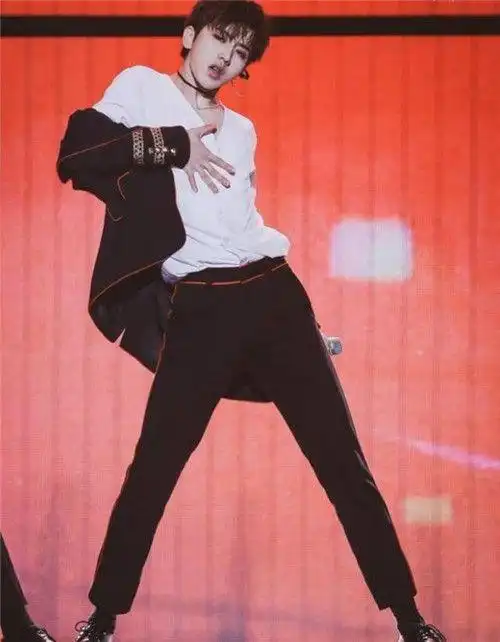 小鲜肉的顶胯动作:范丞丞和蔡徐坤我都不服,我只服小鬼王琳凯_网易