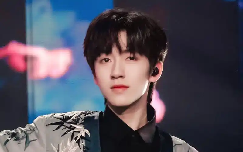 【贺峻霖】内娱17岁绝美古风少年丨舞台混剪_哔哩哔哩_bilibili