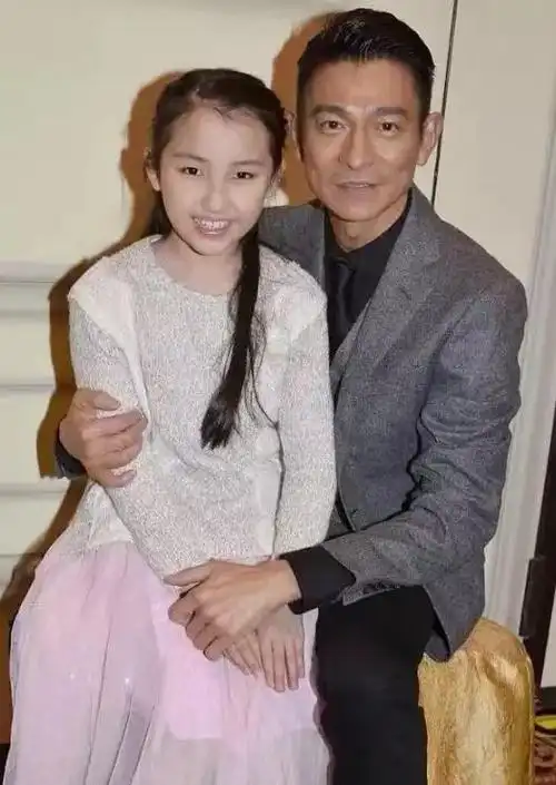 刘德华结婚15年首次为妻子正名,11岁女儿正面照曝光|记者|朱丽倩|小