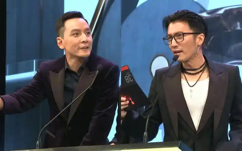 谢霆锋吴彦祖颁发最佳视觉效果第38届香港电影金像奖颁奖典礼