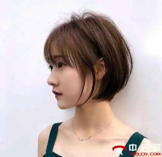 时尚的女士短发发型可爱女生的必备发型