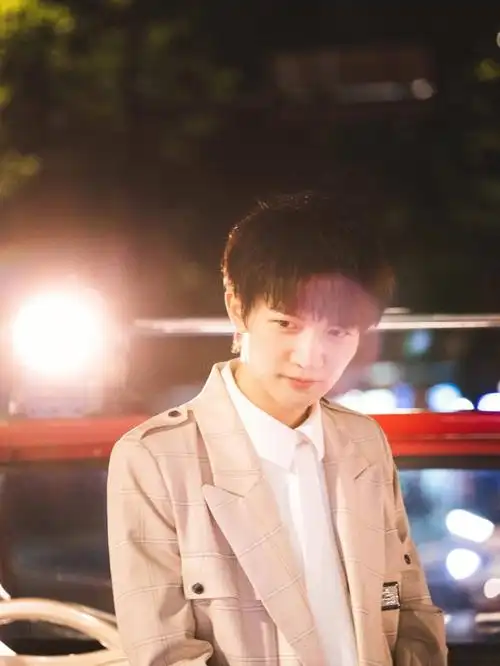 周深的最新照片