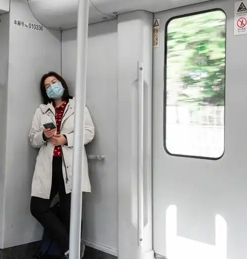 乘地铁的日子系列照片地铁窗内与窗外的世界