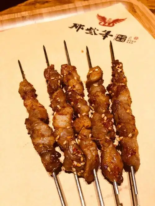 羊肉串,牛肉串,烤海虾烤翅尖等