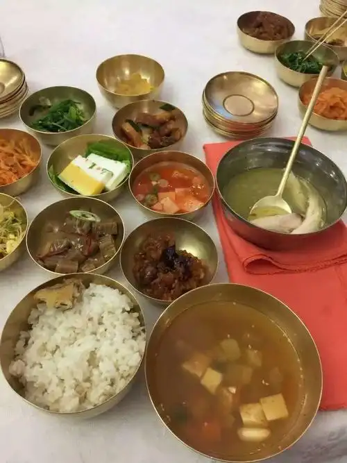 东北地区是朝鲜族聚居的地方,因此朝鲜民族饮食也就成了东北人饮食的