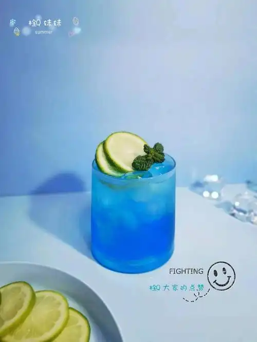 蓝色海洋气泡水满足你对夏天大海的向往