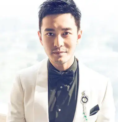 男士毛寸碎平头发型 2019流行男士碎发平头发型