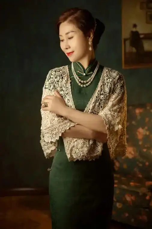 旗袍是女人最美的相遇,是沉香水榭里的一帘幽梦,是流年渡口深情 - 抖