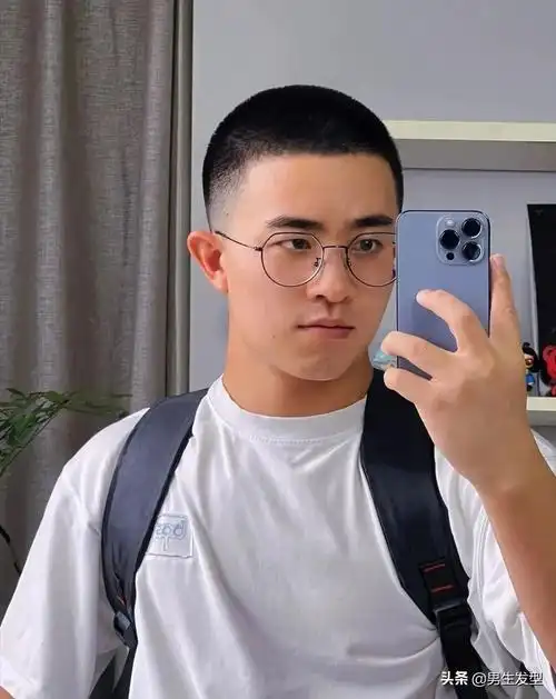 小寸头,飞机头,两侧铲短发型都不错,男生寸头男生短发男生剪发发型